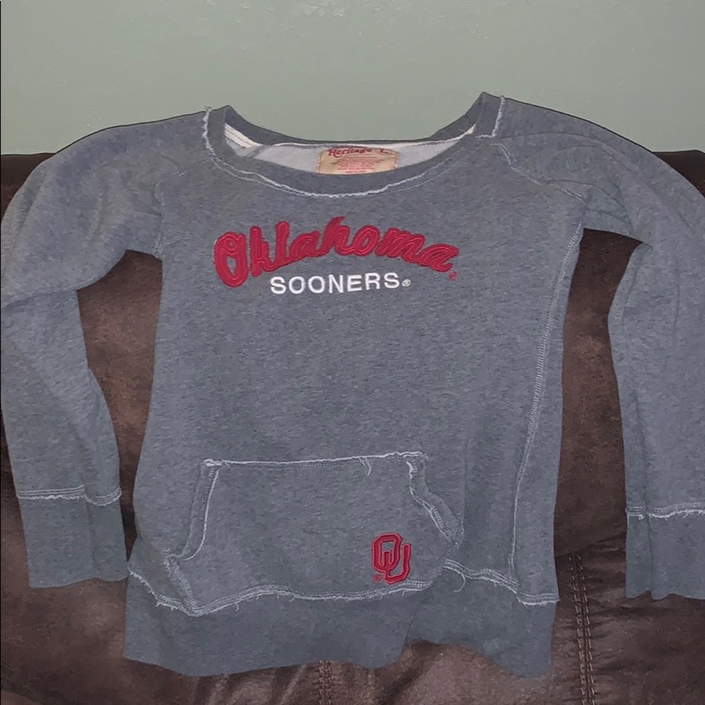 Wide necked Sooners sweatshirt